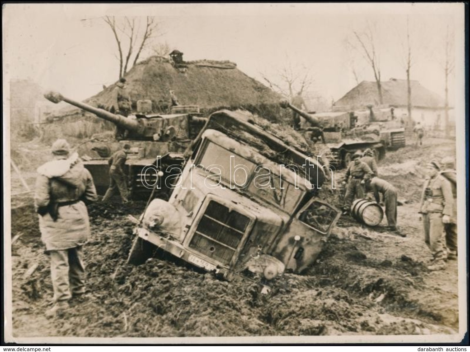 Cca 1940-1944 'Vorwärts Durch Schlamm Und Dreck', Egy Panzer Segít Kivontatni A Sárból Az Elakadt Teherautót, Ferdinand  - Autres & Non Classés