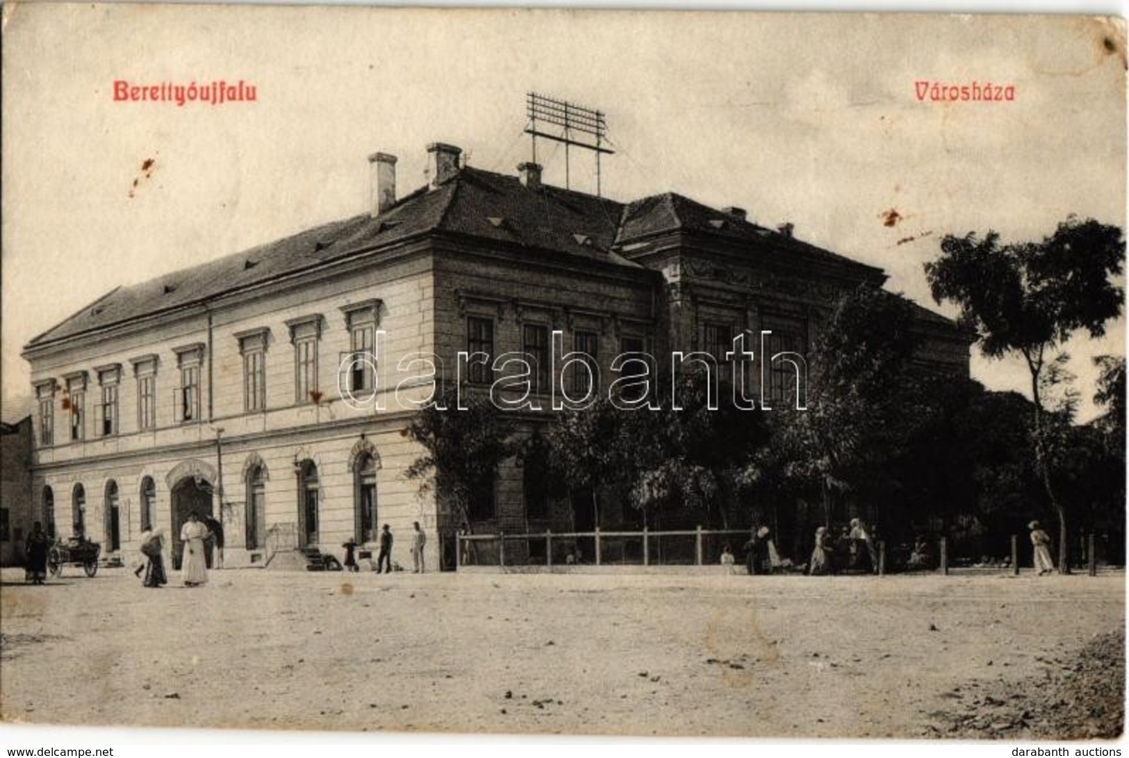 * T2/T3 1911 Berettyóújfalu, Városháza, Oroszlán Szálloda és Kávéház. Adler Béla Kiadása  (fl) - Non Classés