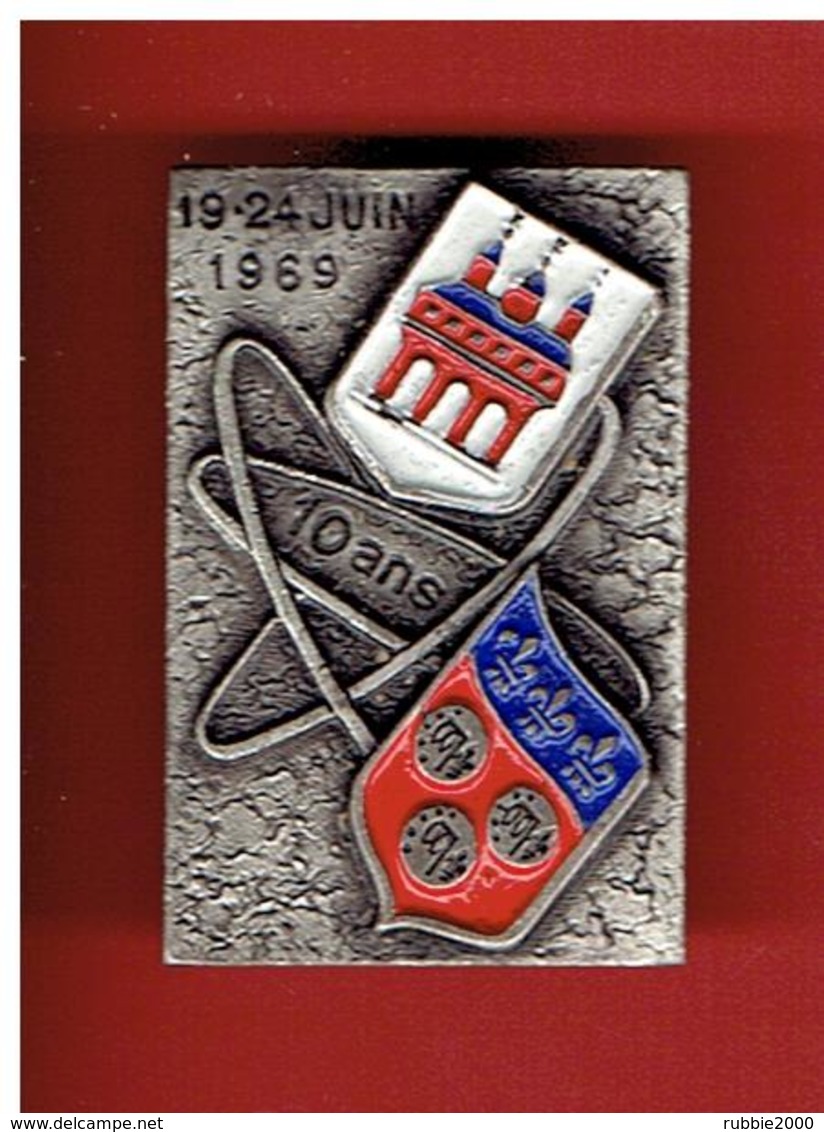 INSIGNE EPINGLETTE 10 ANS DE JUMELAGE VILLE DE CHARTRES EURE ET LOIR FRANCE ET VILLE DE SPIRE ALLEMAGNE DRAGO 1969 - Obj. 'Souvenir De'