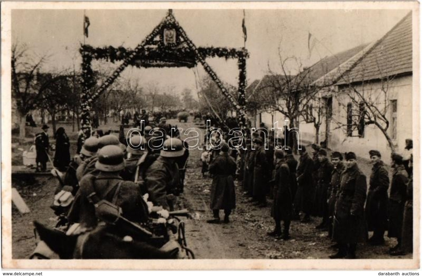 ** T2 1938 Léva, Levice; Bevonulás Feldíszített Kapuval. S.L. Felvétele / Entry Of The Hungarian Troops, Decorated Gate - Unclassified