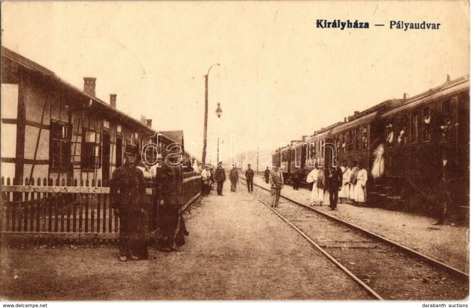 T2 1918 Királyháza, Koroleve; Vasútállomás, Vasutasok, Vonat, Csendőr / Bahnhof / Railway Station With Railwaymen, Train - Non Classés