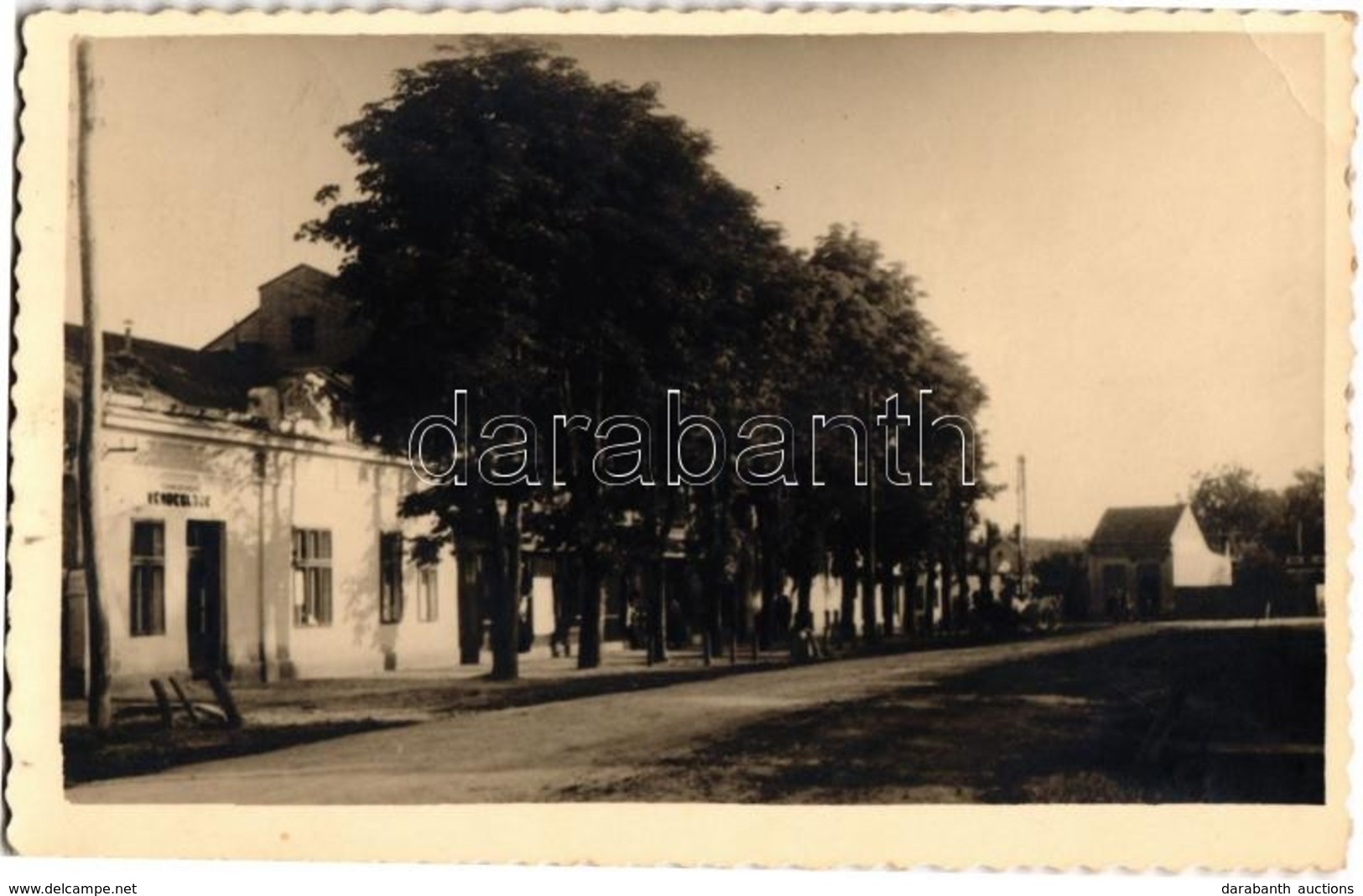 T2/T3 1941 Pélmonostor, Beli Manastir; Utca és Vendéglő / Street And Restaurant. Photo (EK) - Ohne Zuordnung