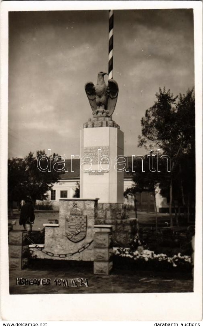 T2 1941 Kishegyes, Mali Idos; 'Hiszekegy' Irredenta Turul Szobor, Országzászló / Irredenta Statue With Hungarian Coat Of - Non Classés