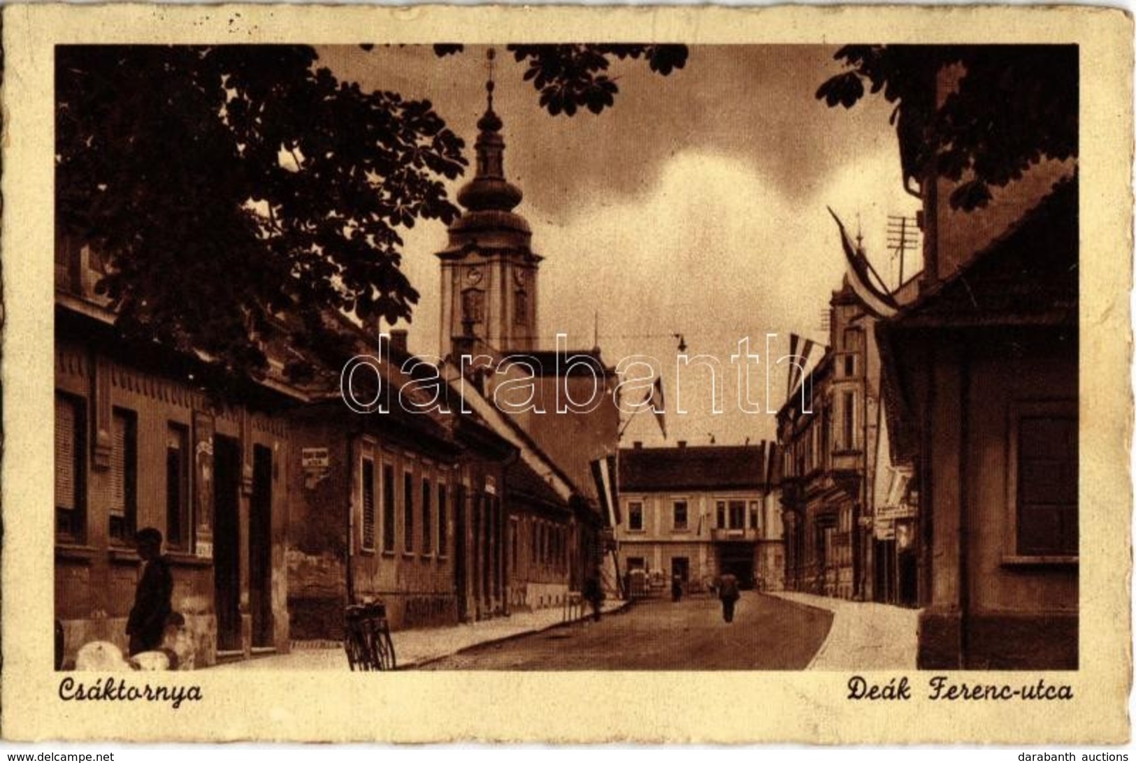 T2 1943 Csáktornya, Cakovec; Deák Ferenc Utca, Római Katolikus Templom, Magyar Zászló, Kerékpár / Street View With Catho - Non Classés