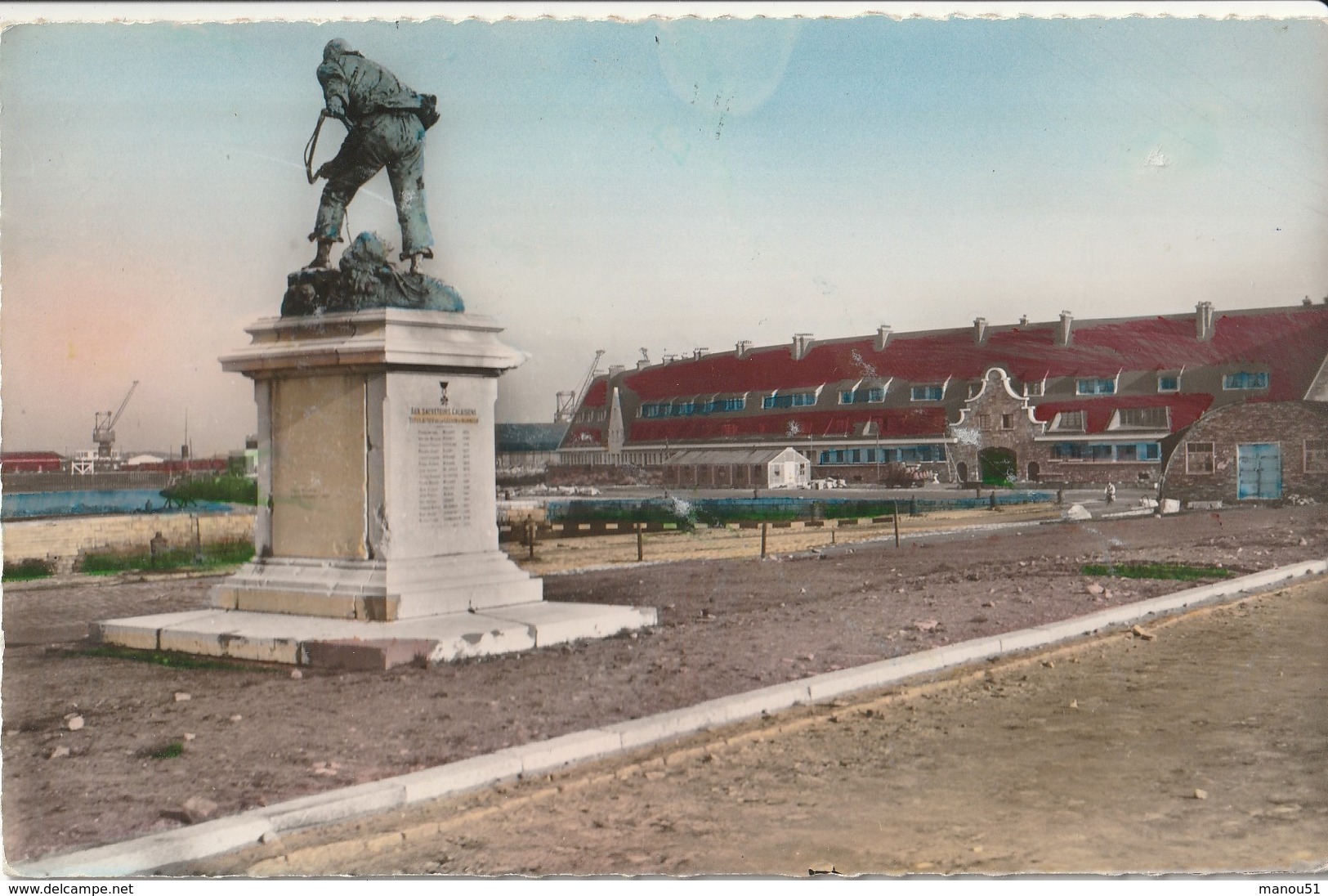 CALAIS - CPSM : Monument Aux Sauveteurs Et La Cité Des Pêcheurs - Calais