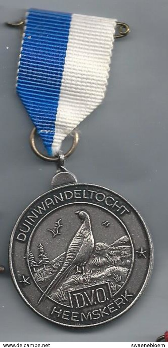 NL.- MEDAILLE. WANDELMEDAILLE. D.V.O.. HEEMSKERK. DUINWANDELTOCHT. Pins - Andere & Zonder Classificatie