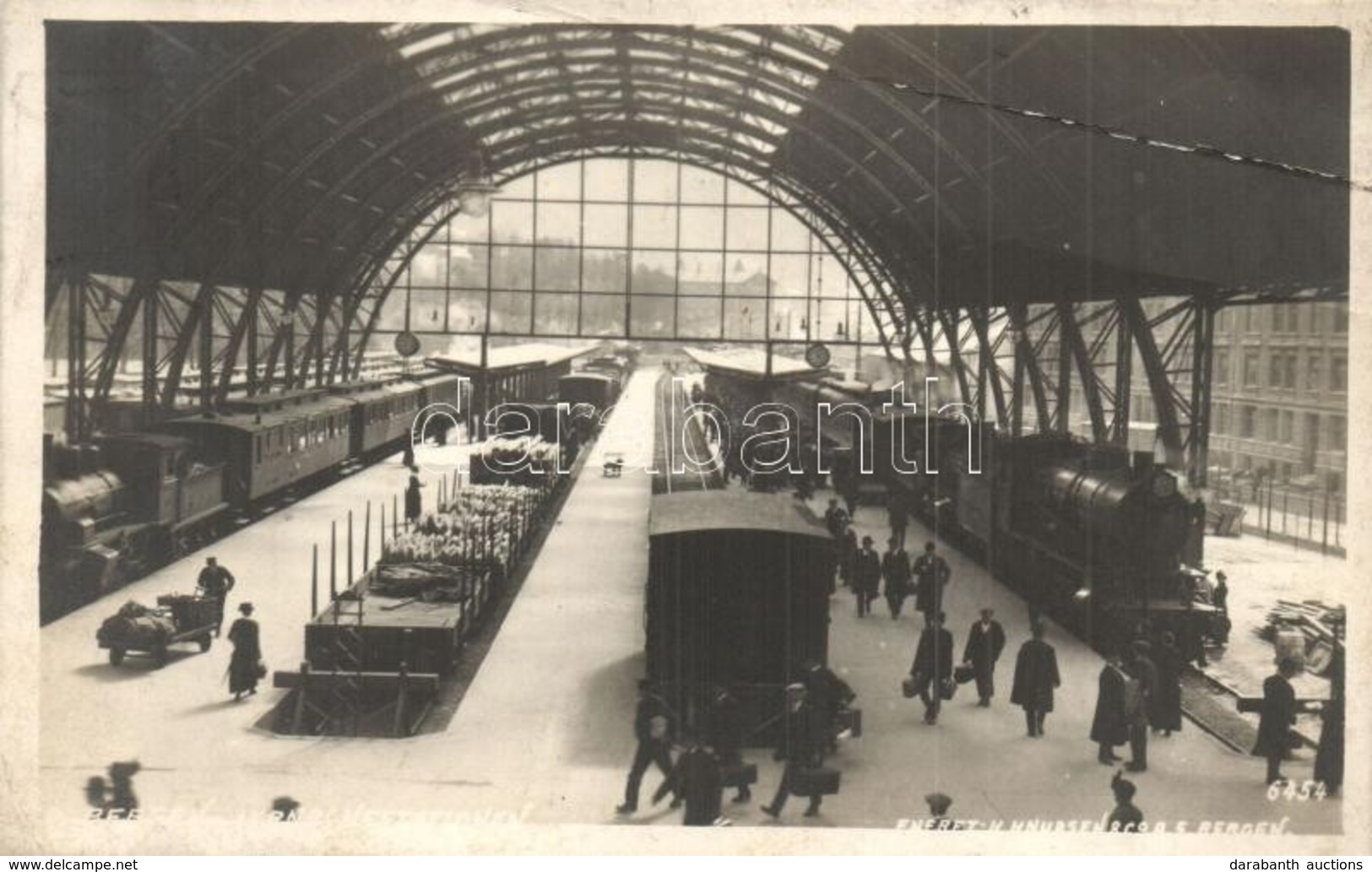 T3 Bergen, Stasjon / Bahnhof / Railway Station Interior With Locomotives (EB) - Non Classés