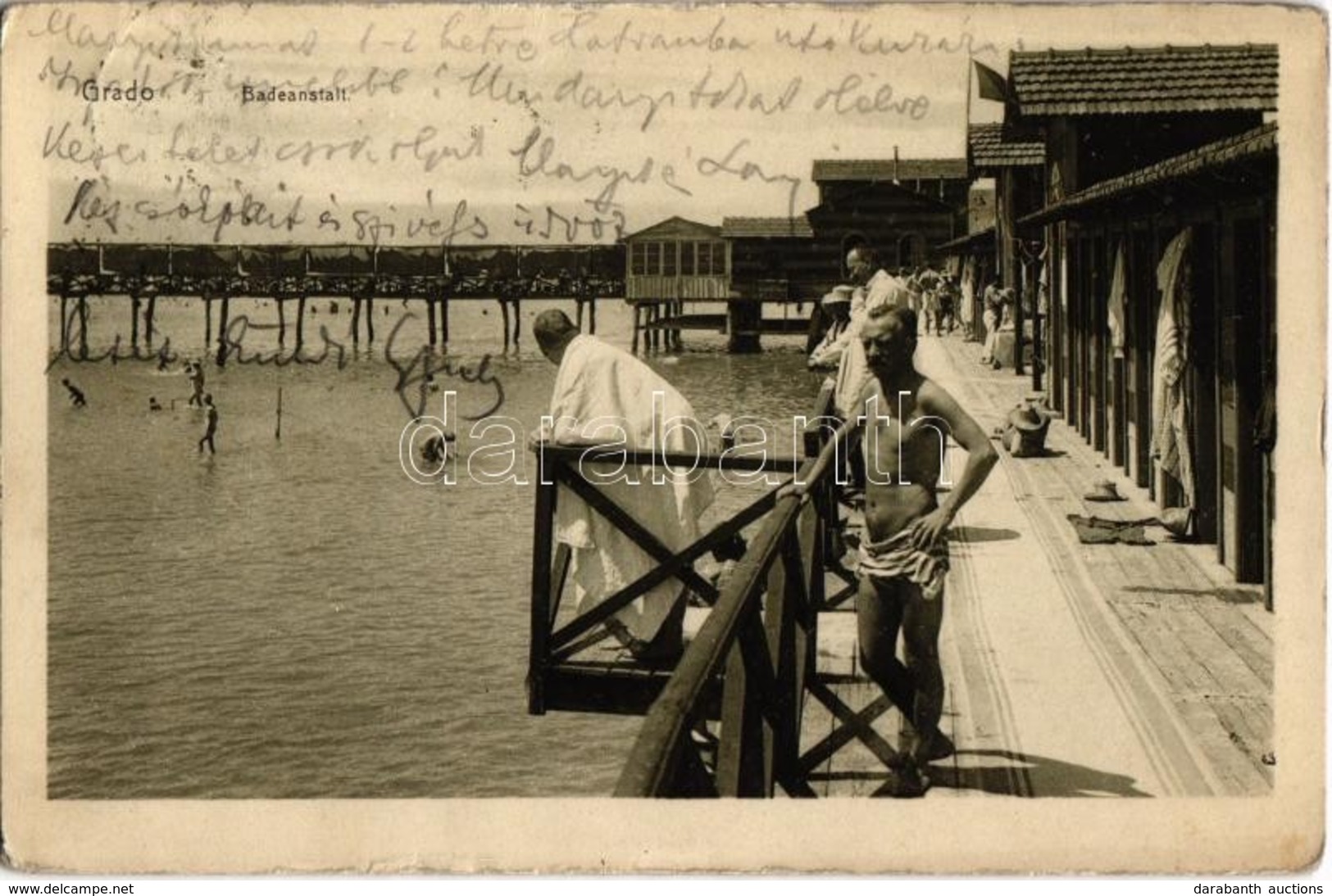 T2/T3 Grado, Badeanstalt. Verlag Maurizio Fürst / Beach, Bathing People (crease) - Unclassified