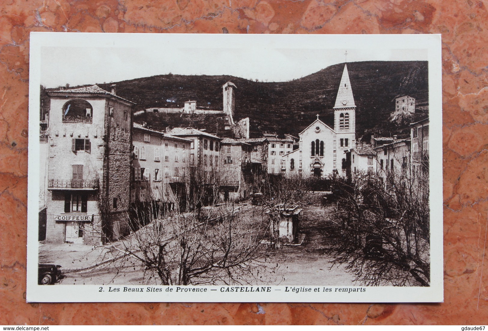 CASTELLANE (04) - L'EGLISE ET LES REMPARTS - Castellane