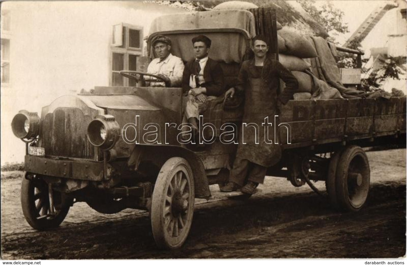 ** T2 Póth Budapesti Raktárának A Teherautója Munkásokkal / Hungarian Warehouse's Truck. Photo - Unclassified