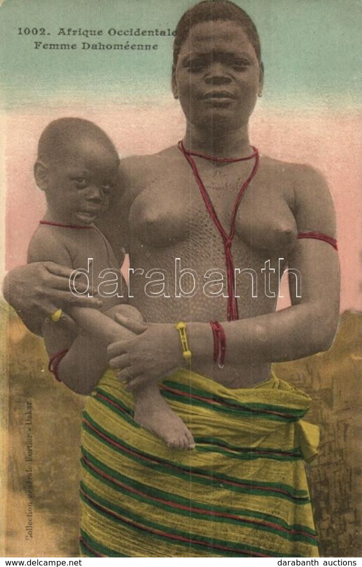 T2 1002 Afrique Occidentale, Femme Dahoméenne / African Folklore From Dahomey, Half-naked Woman With Child - Non Classés