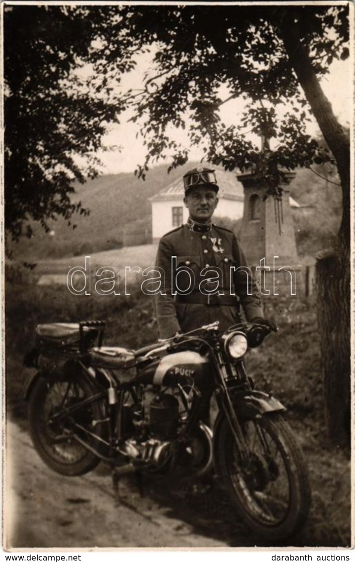 ** T1/T2 ~1925 Katonatiszt Kitüntetésekkel és Puch Motorkerékpárral / Soldier With Medals And Puch Motorcycle. Photo - Non Classés