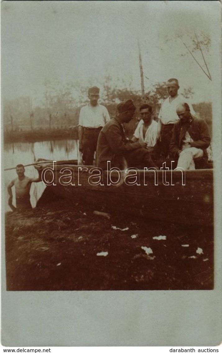 * T2 1918 Migotto (?), Sakkozó Osztrák-magyar Katonák  Csónakban Az Olasz Fronton / WWI K.u.K. Soldiers Playing Chess In - Ohne Zuordnung