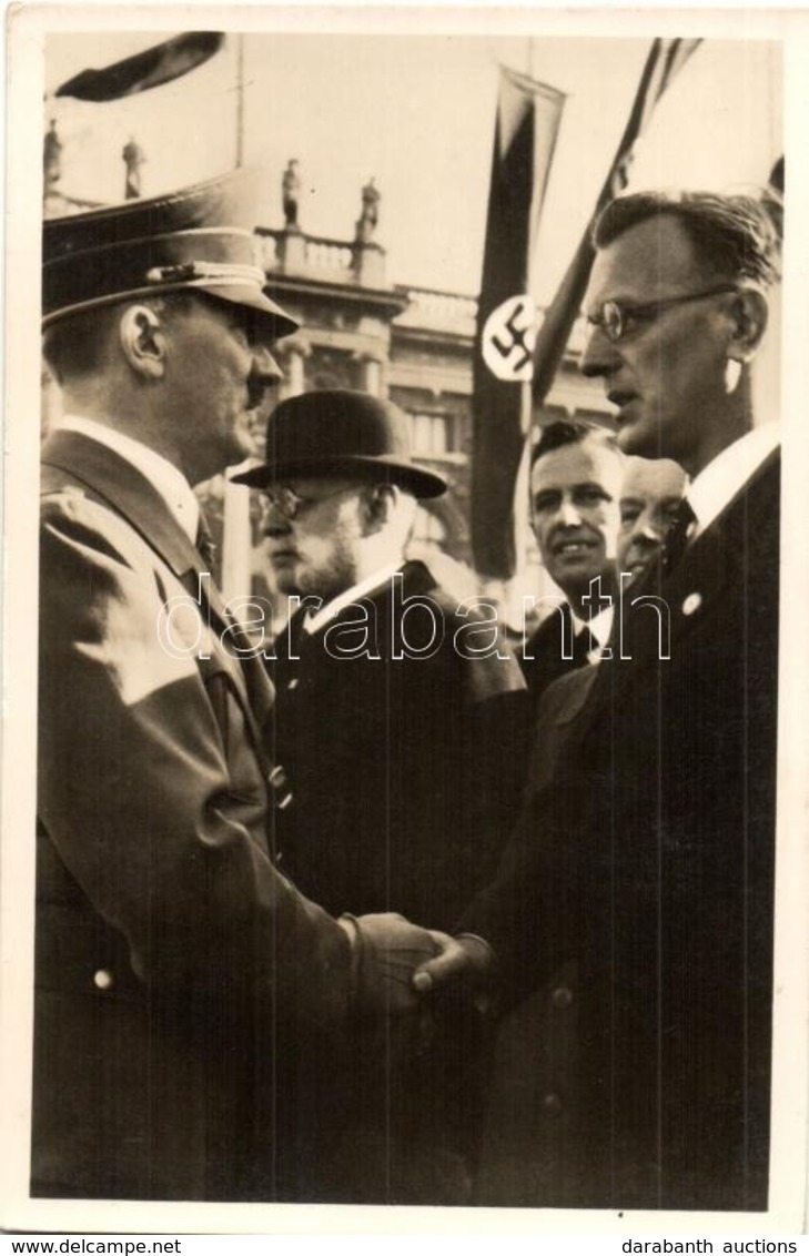 ** T2 Reichsstatthalter Seiß-Inguardt Begrüßt Den Führer A. D. Heldenplatz In Wien, In Der Mitte General Kraus / Adolf H - Zonder Classificatie