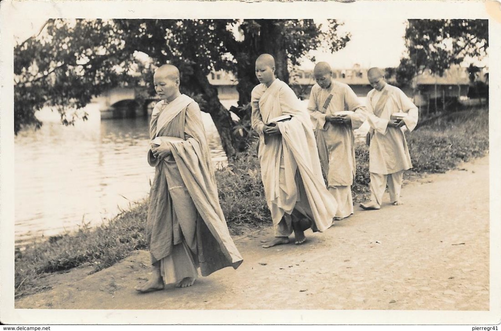 CPA-PHOTO-Vers 1930-BOUDDHISME-JEUNES BONZES-TBE - Bouddhisme