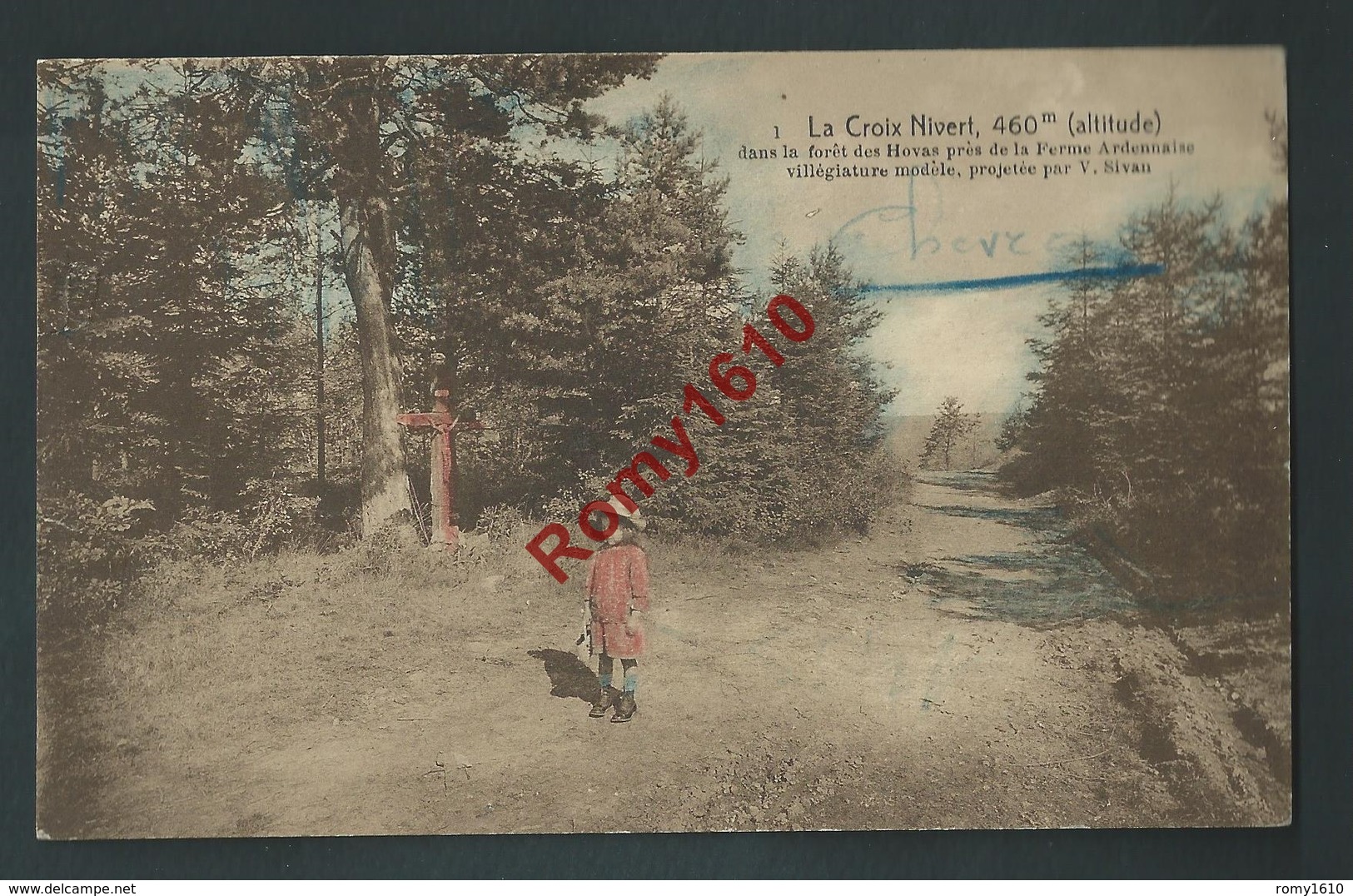 Chevron - La Croix Nivert Dans La Forêt Des Hovas Près De La Ferme Ardennaise, Projetée Par V. Sivan. Couleur - Stoumont