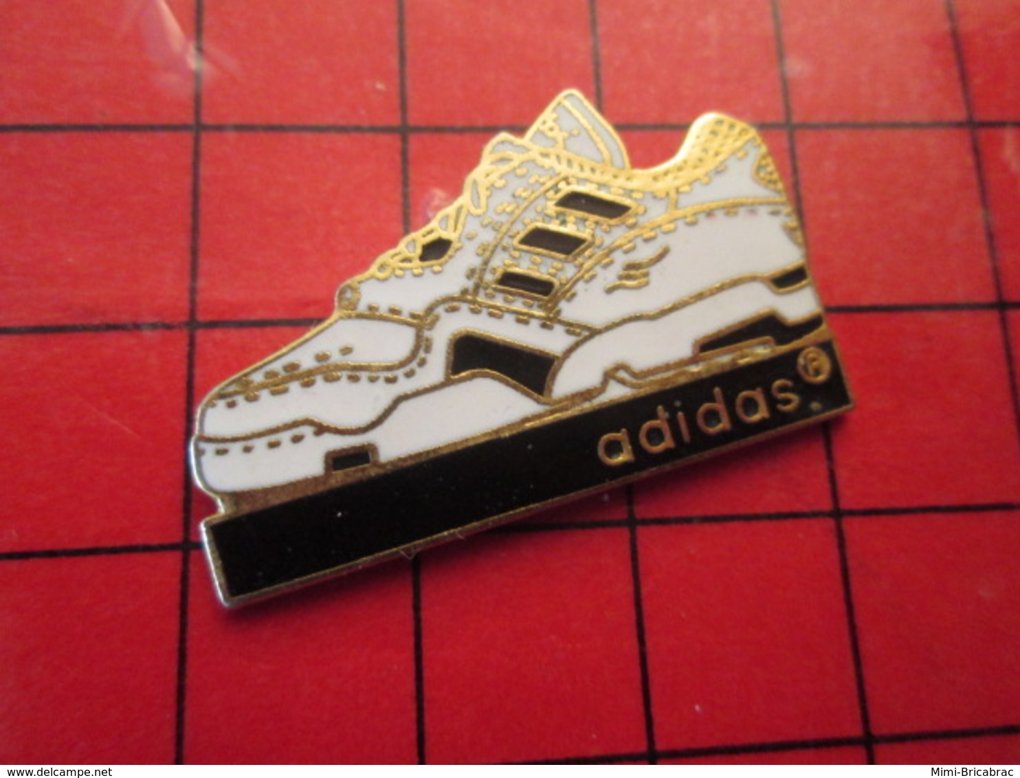 713L PIN'S PINS / Rare Et De Belle Qualité / THEME MARQUES : CHAUSSURES DE SPORT ADIDAS - Trademarks