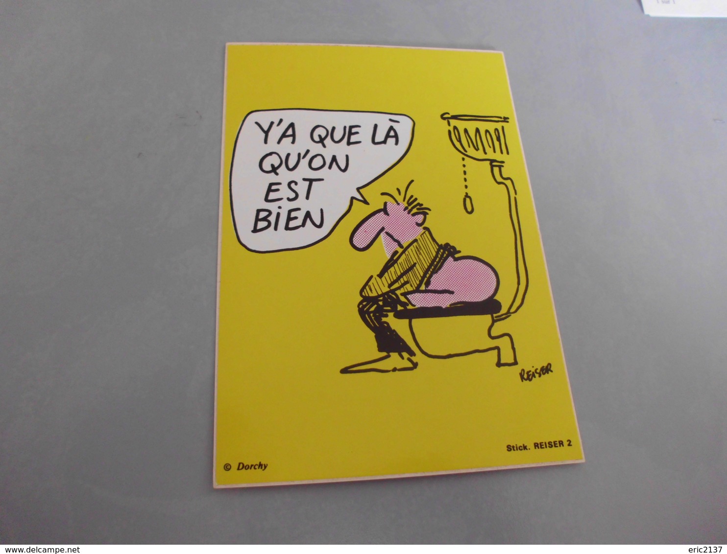 AUTO- COLLANT ...BELLE ILLUSTRATION  HUMORISTIQUE .AUX TOILETTES.....SIGNE REISER - Humour