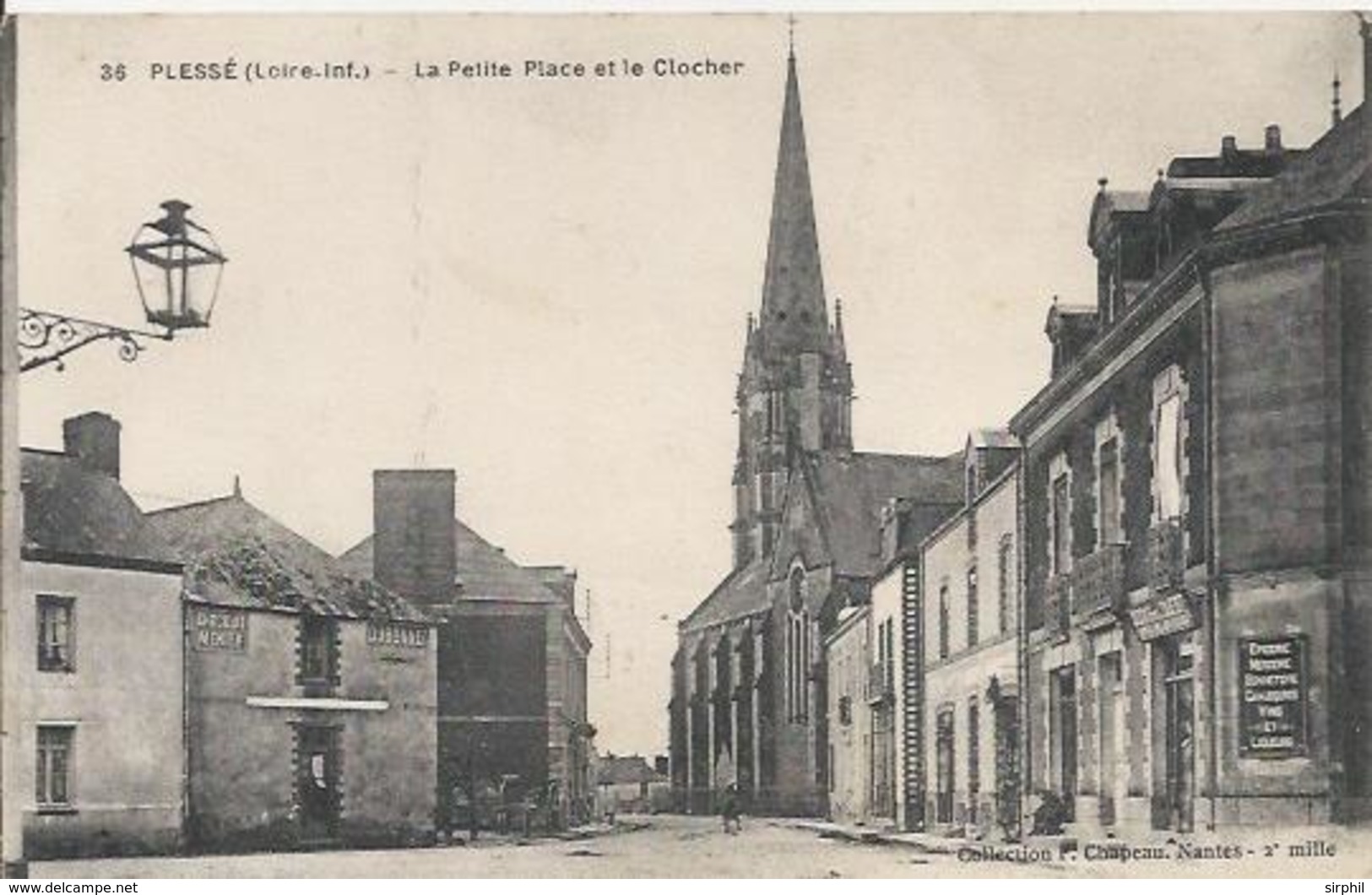 Carte Postale Ancienne De Plessé ,la Petite Place Et Le Clocher - Autres & Non Classés