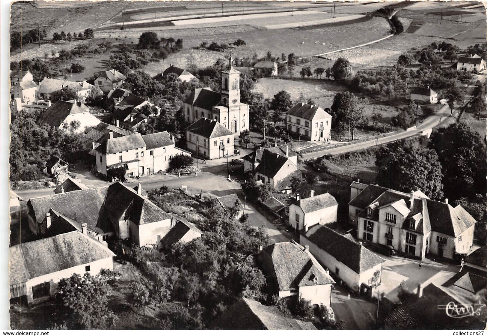 25-CUBRIAL- VUE AERIENNE LE VILLAGE EN BAS A DROITE COLONIE DE VACANCES LE NID - Autres & Non Classés