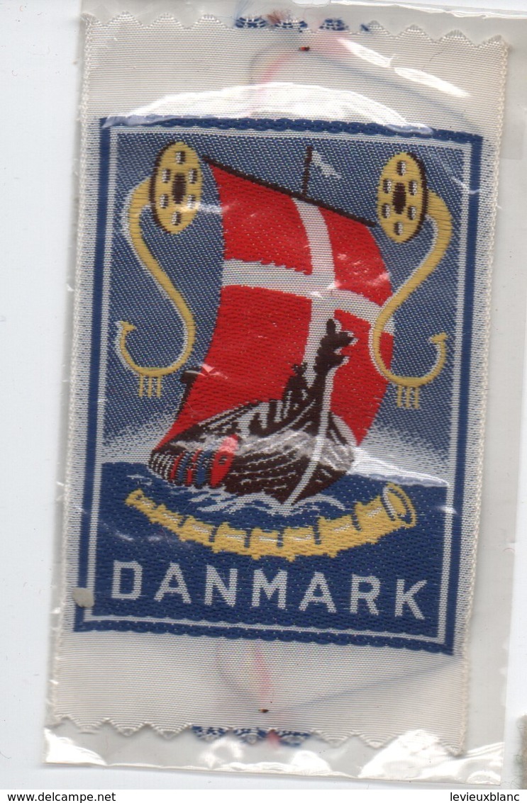 Ecusson Tissu Ancien/Brodé  /DANMARK / Danemark/  Vers 1960-1980    ET300 - Blazoenen (textiel)