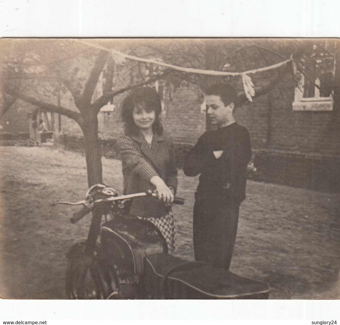 RUSSIA. #1572  A PHOTO. ROMANTIC PAIR. MOTORCYCLE. *** - Proyectores De Cine