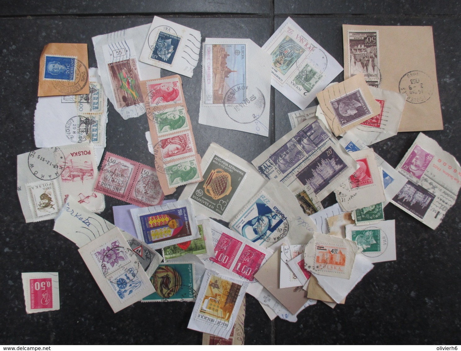 LOT +/- 200 GR TIMBRES (V1905) MONDE (7 Vues) France, Yougoslavie, Italie, Allemagne, Jersey, Suisse, Pays-Bas, ... - Vrac (min 1000 Timbres)