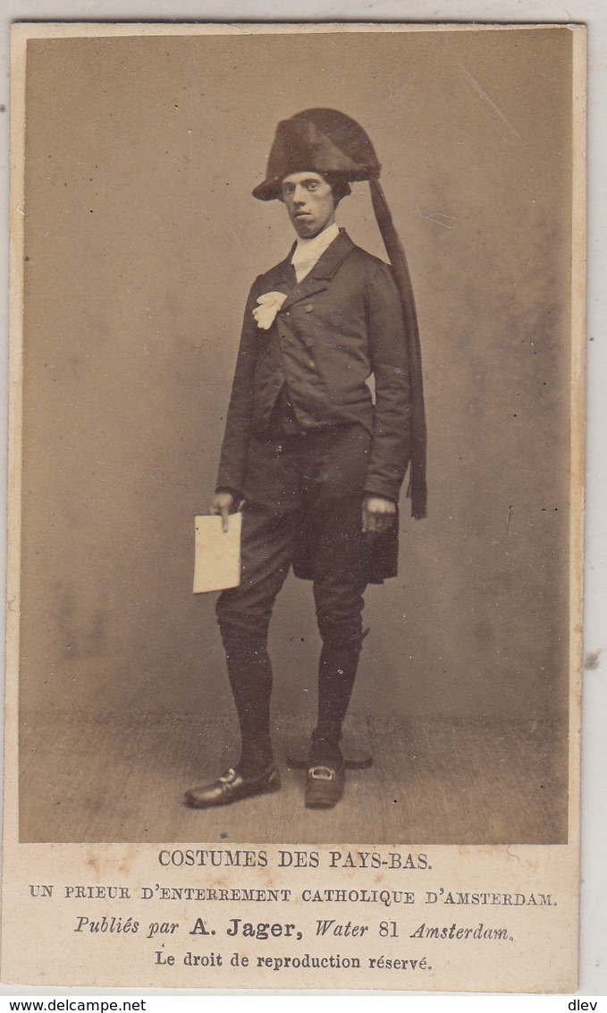 CDV - Costumes Des Pays-Bas - Un Prieur D' Enterrement Catholique D' Amsterdam - A. Jager, Amsterdam - Oud (voor 1900)