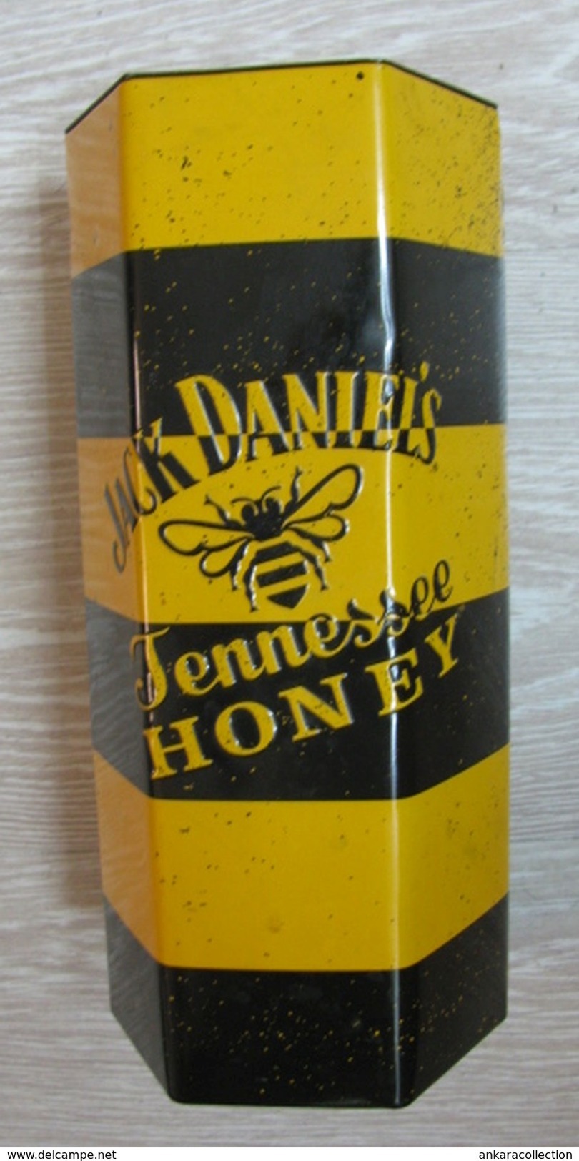 AC - JACK DANIEL'S TENNESSEE HONEY WHISKEY A LITTLE BIT OF HONEY A WHOLE LOT OF JACK EMPTY TIN BOX BLIK FROM TURKEY - Dosen