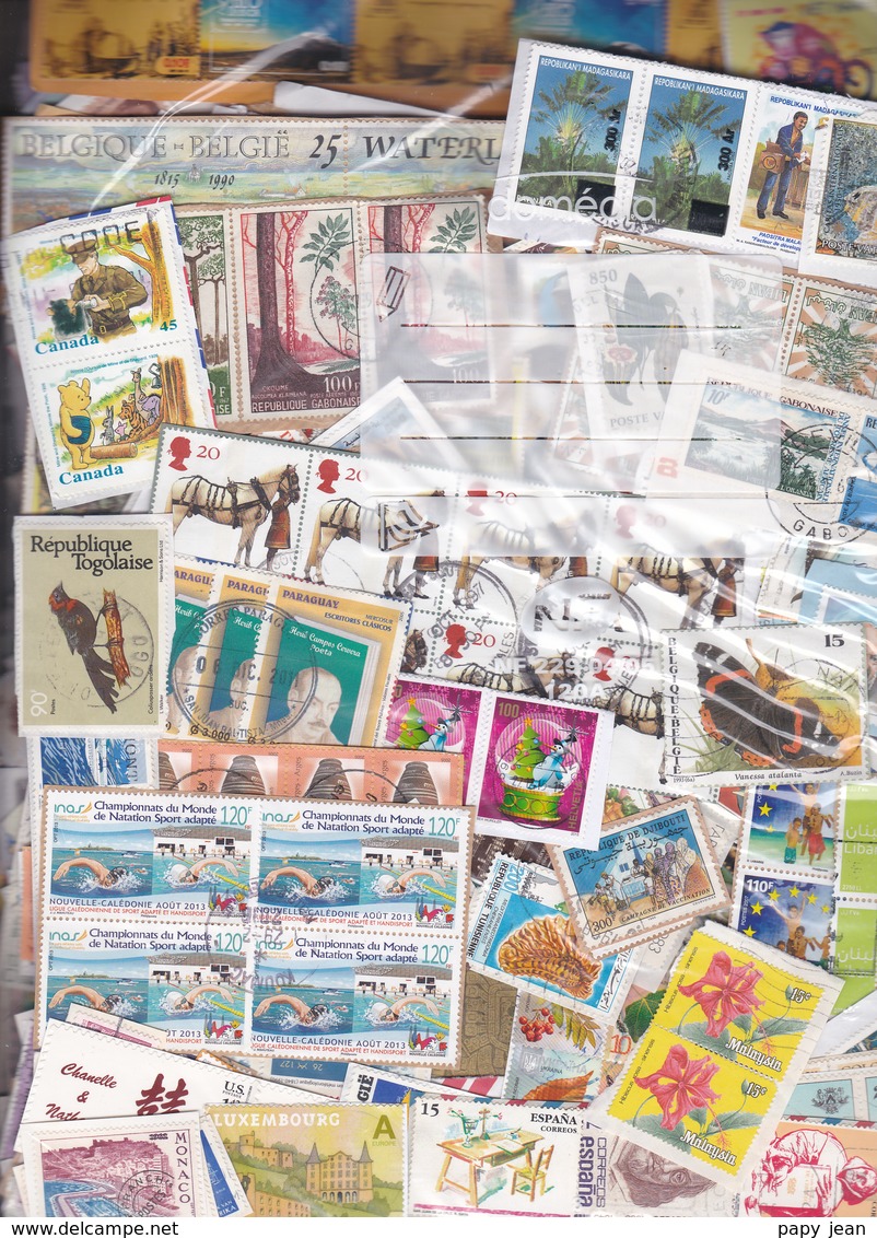 1 Kg TIMBRES MONDE - Petits Et Grands Formats-  Sur Fragments - En Provenance Des Missions - Vrac (min 1000 Timbres)