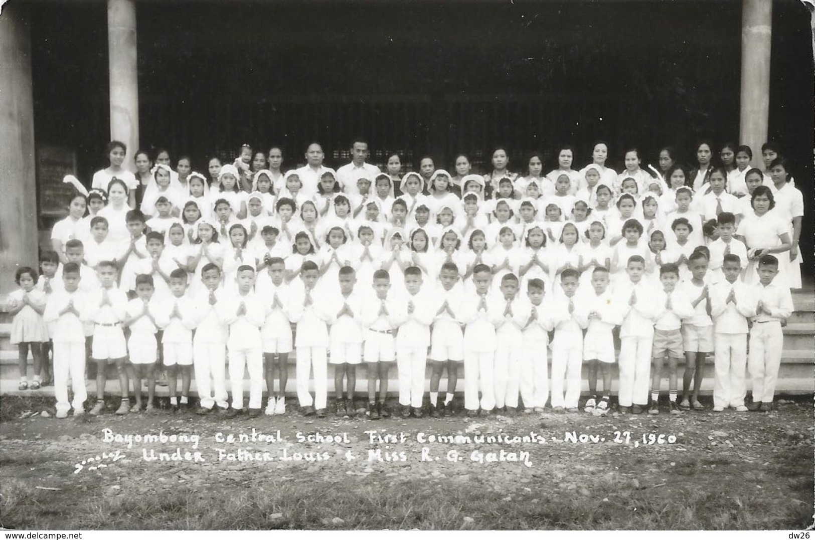 Photo De Groupe Bayombong (Philippines) Central School, First Communicants 1960, Father Louis, Miss R.G. Gatan - Geïdentificeerde Personen