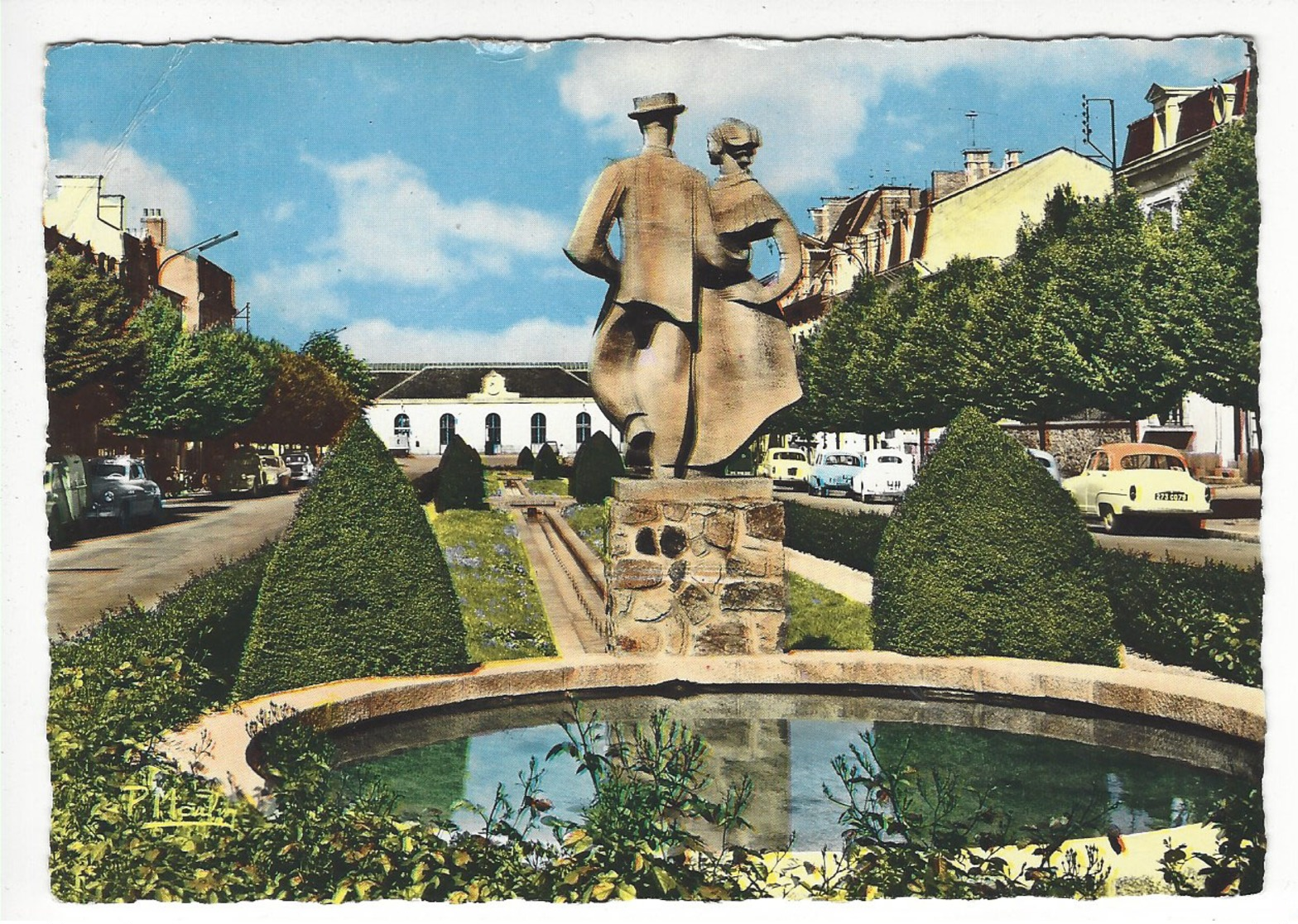 614 - LA ROCHE SUR YON (Vendée).- La Statue Des Maraichers Et L'Avenue Gambetta. - La Roche Sur Yon