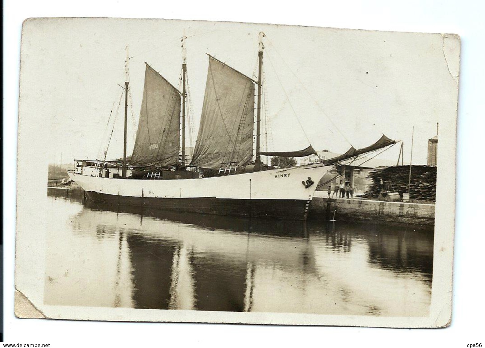 COURSEULLES - Bateau à Voile Le " HINRY " RARE CARTE PHOTO - Courseulles-sur-Mer