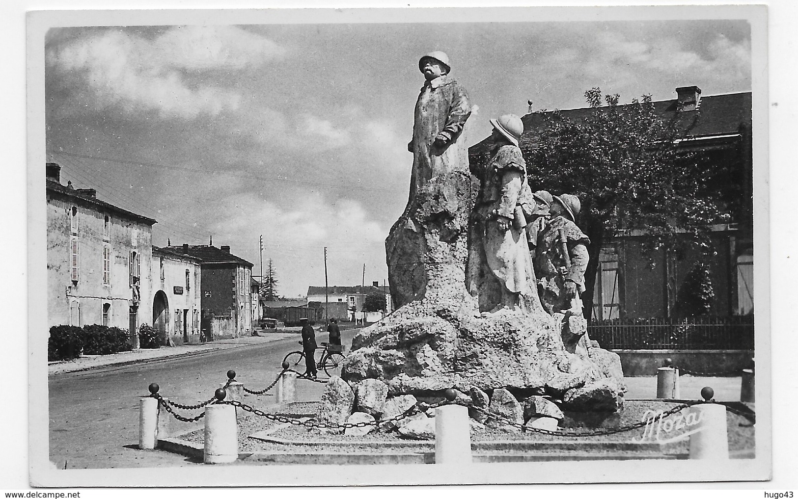 (RECTO / VERSO) SAINTE HERMINE EN 1951 - N° 7 - MONUMENT ELEVE A LA MEMOIRE DE CLEMENCEAU - FORMAT CPA VOYAGEE - Sainte Hermine