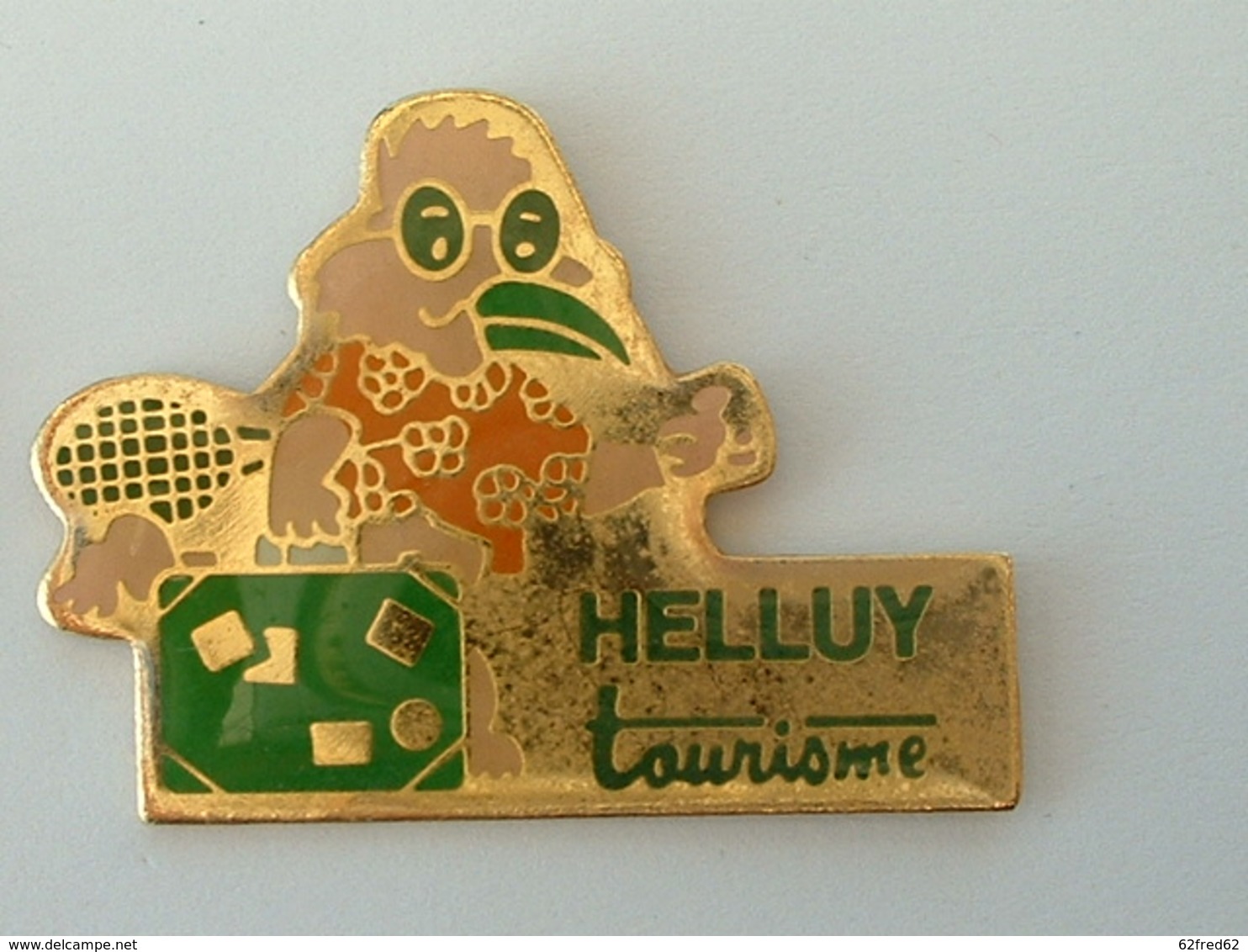 PIN'S OISEAU - HELLUY TOURISME - VOYAGE - Animaux