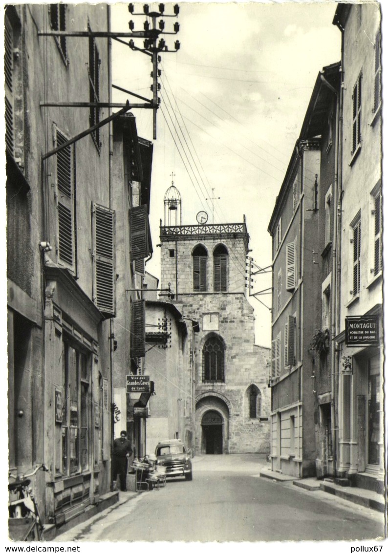 CPSM DE COURPIERE  (PUY DE DÔME)  RUE DE LA REPUBLIQUE ET L'EGLISE - Courpiere