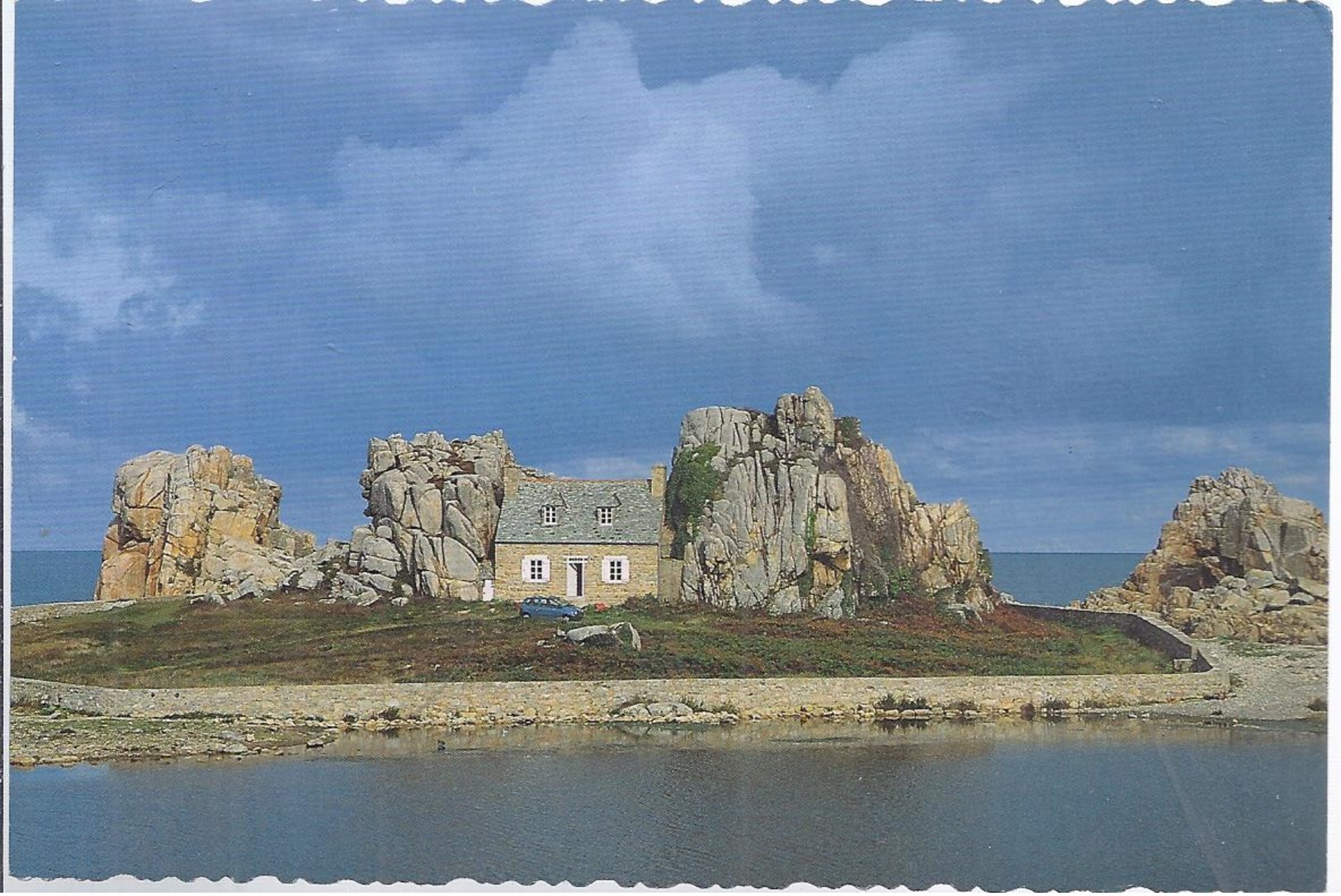 AK-31977  -  	Castel Meur, Le Gouffre, 22820 Plougrescant, Bretagne, France - To Identify