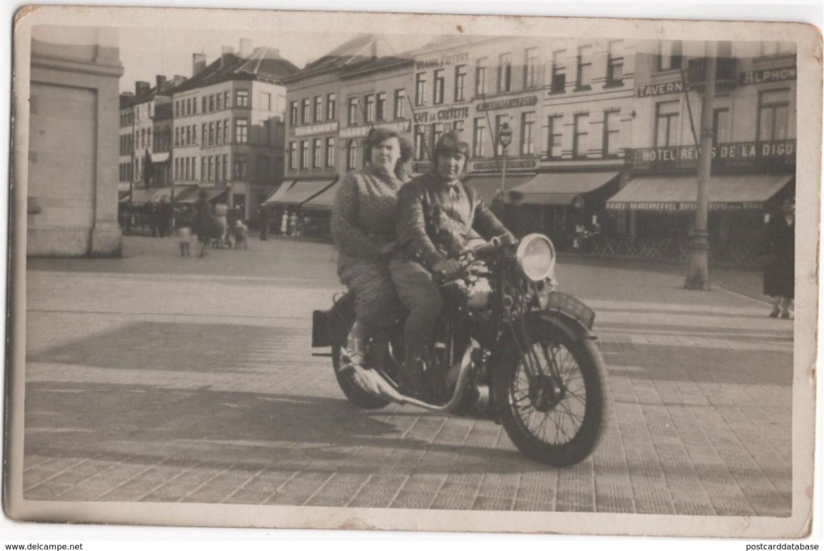 Couple On A Motorbike On Visserskaai Oostende - Photocard - & Motorbike - Other & Unclassified