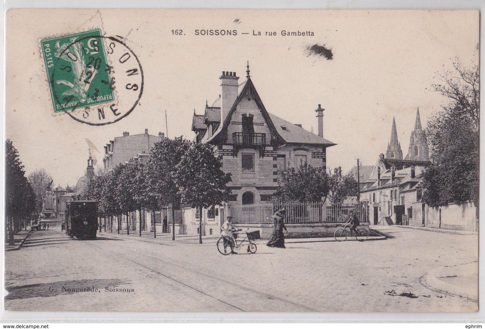 SOISSONS - La Rue Gambetta - Tramway - Soissons