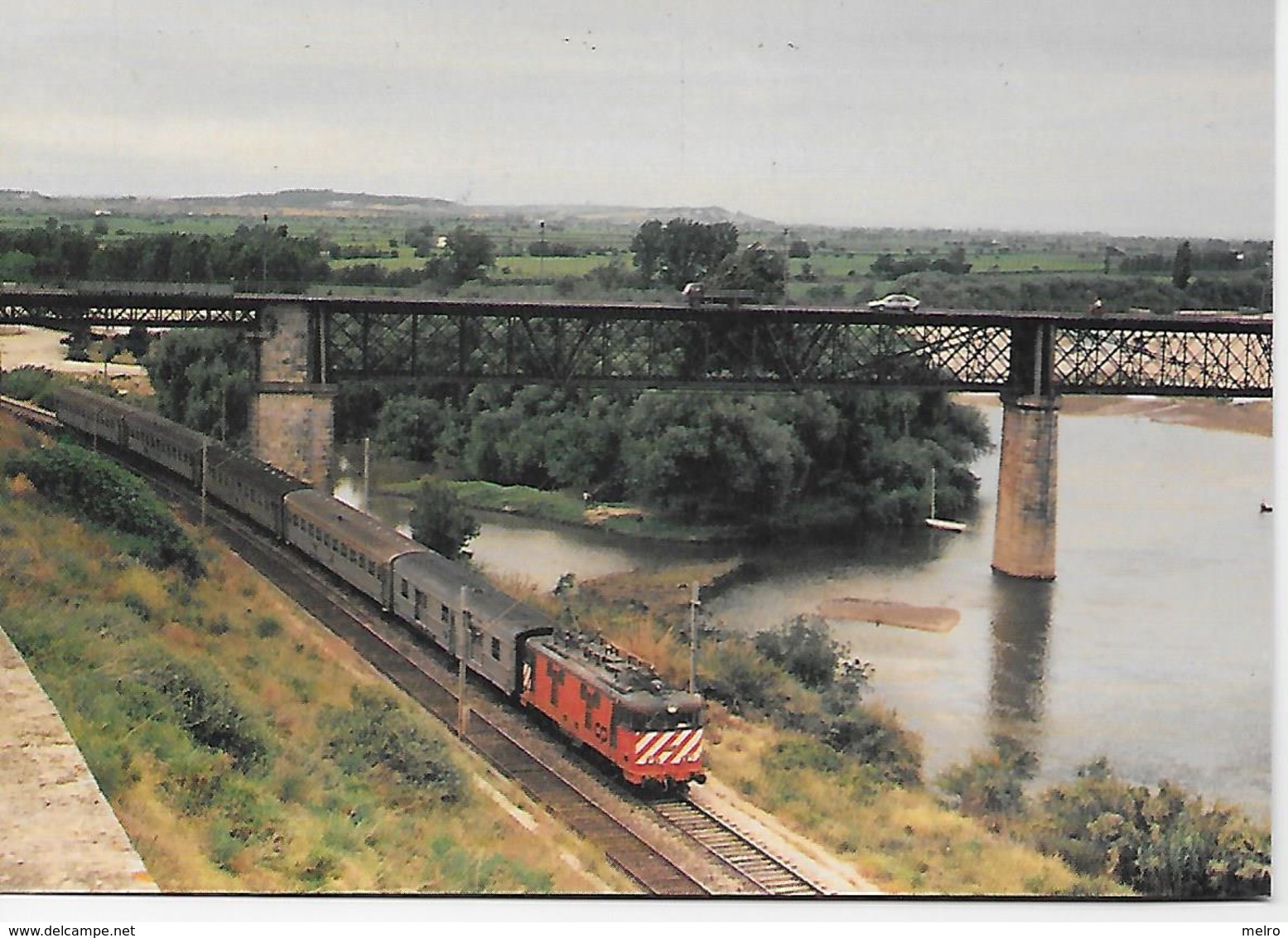 PORTUGAL-  Ribeira De Santarém - Comboio Inter-Cidades Porto/Lisboa. - Treni