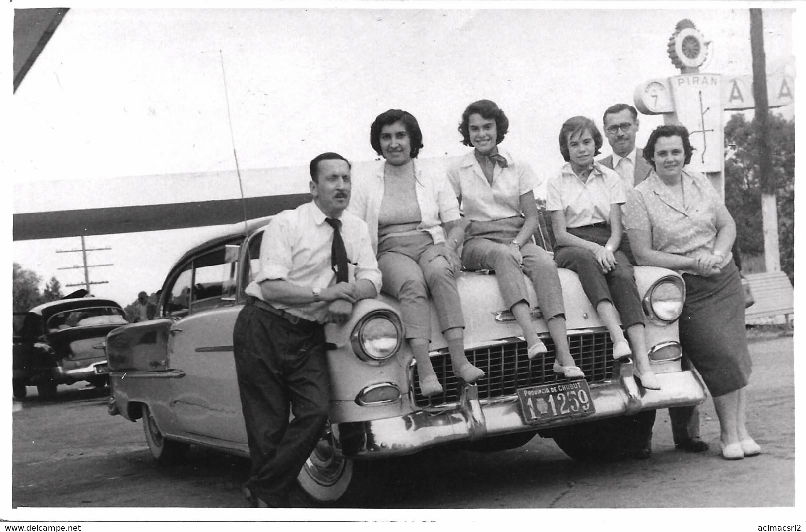 X1050 AUTOMOBILE VOITURE CAR - Chevrolet Bel Air 1955 Hardtop & PIN UP Girls & Family At The ACA Piran Photo 13x8cm 1950 - Coches