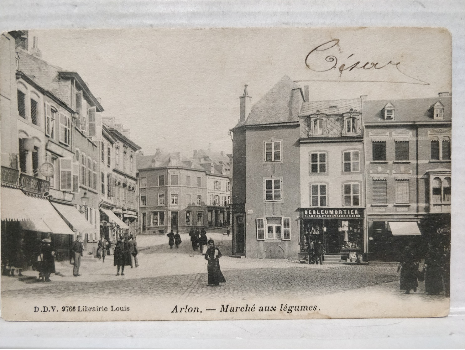 Arlon. Marché Aux Légumes. Animée. - Arlon