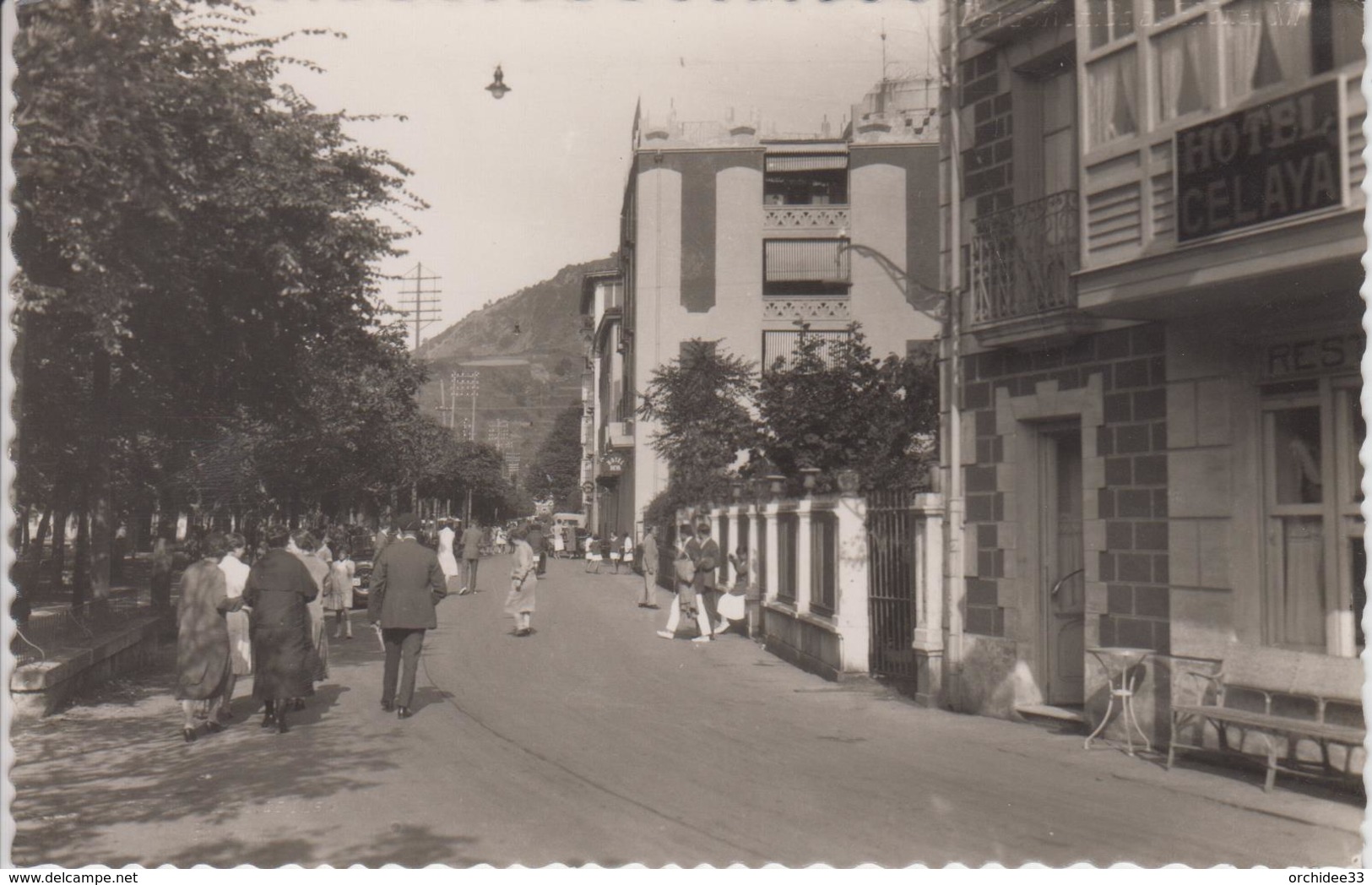 CPSM Deva - Calle Del Arenal (jolie Animation Devant Hotel Celaya) - Autres & Non Classés