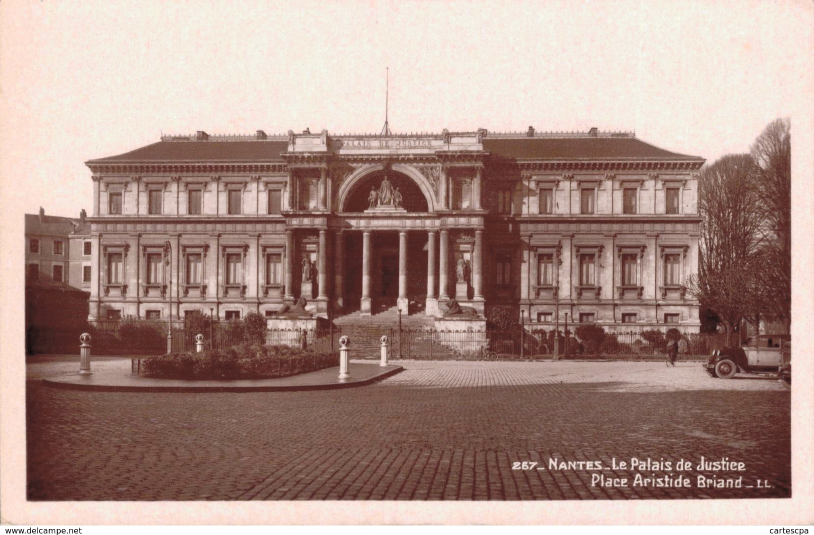 Nantes Le Palais De Justice Place Aristide Briand  CPM Ou CPSM - Nantes