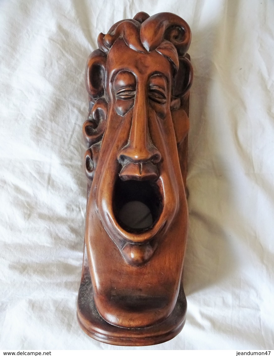 SCULPTURE PROVENANT DE BOLIVIE DE TIAHUANACO. SIGNATURE IDENTIQUE A L'AUTRE SCULPTURE N°750500066. 31 CMS. 750 GRS - Bois