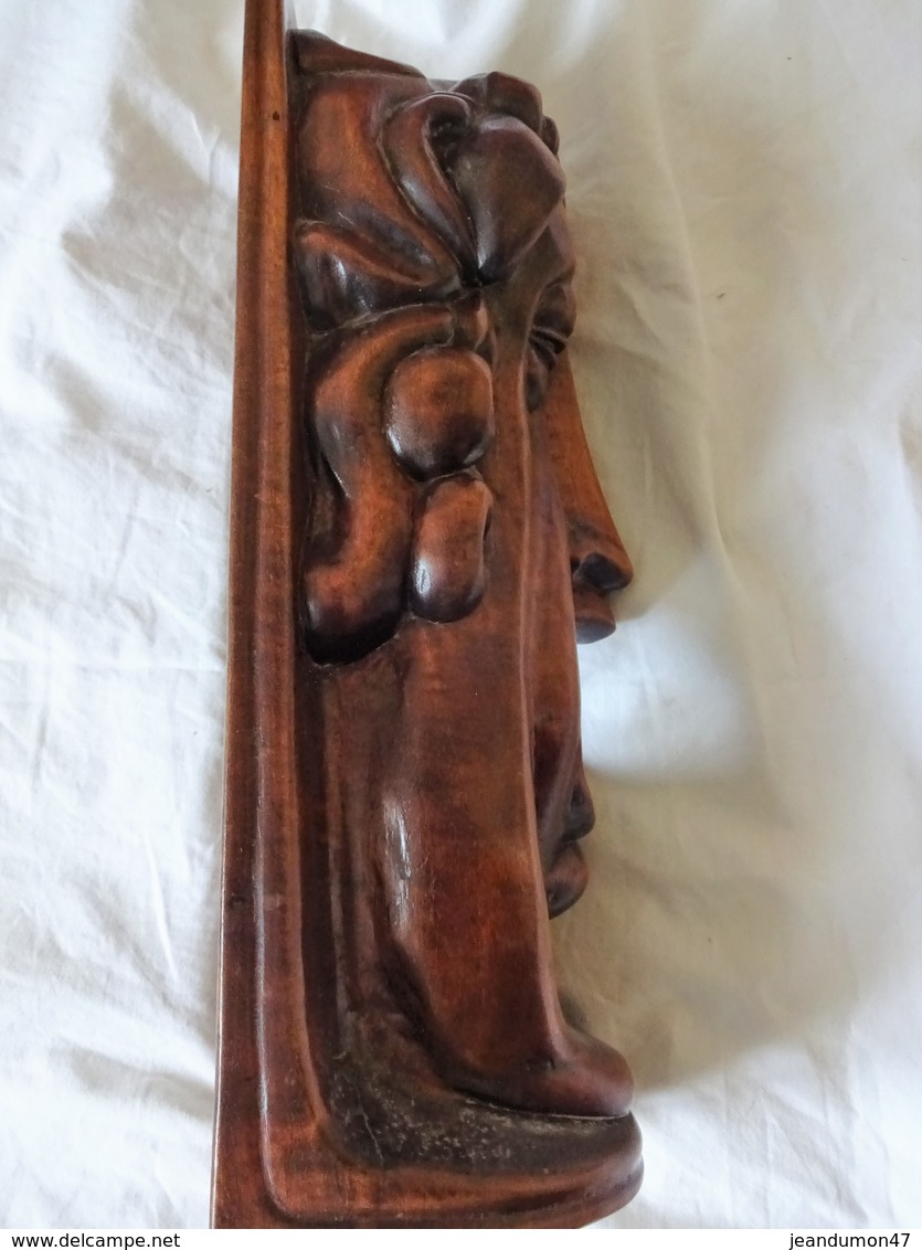 SCULPTURE PROVENANT DE BOLIVIE DE TIAHUANACO. SIGNATURE IDENTIQUE A L'AUTRE SCULPTURE N°750500066. 31 CMS. 750 GRS - Wood