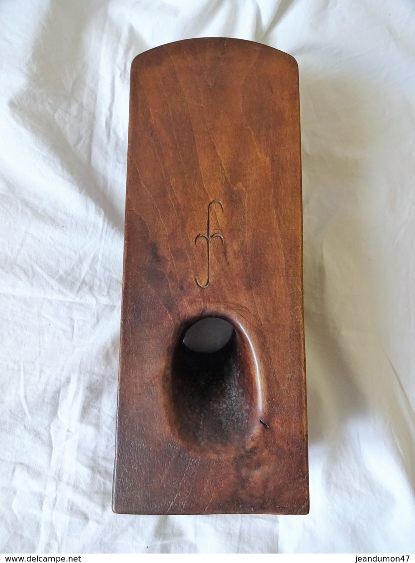 SCULPTURE PROVENANT DE BOLIVIE DE TIAHUANACO. SIGNATURE IDENTIQUE A L'AUTRE SCULPTURE N°750500066. 31 CMS. 750 GRS - Madera