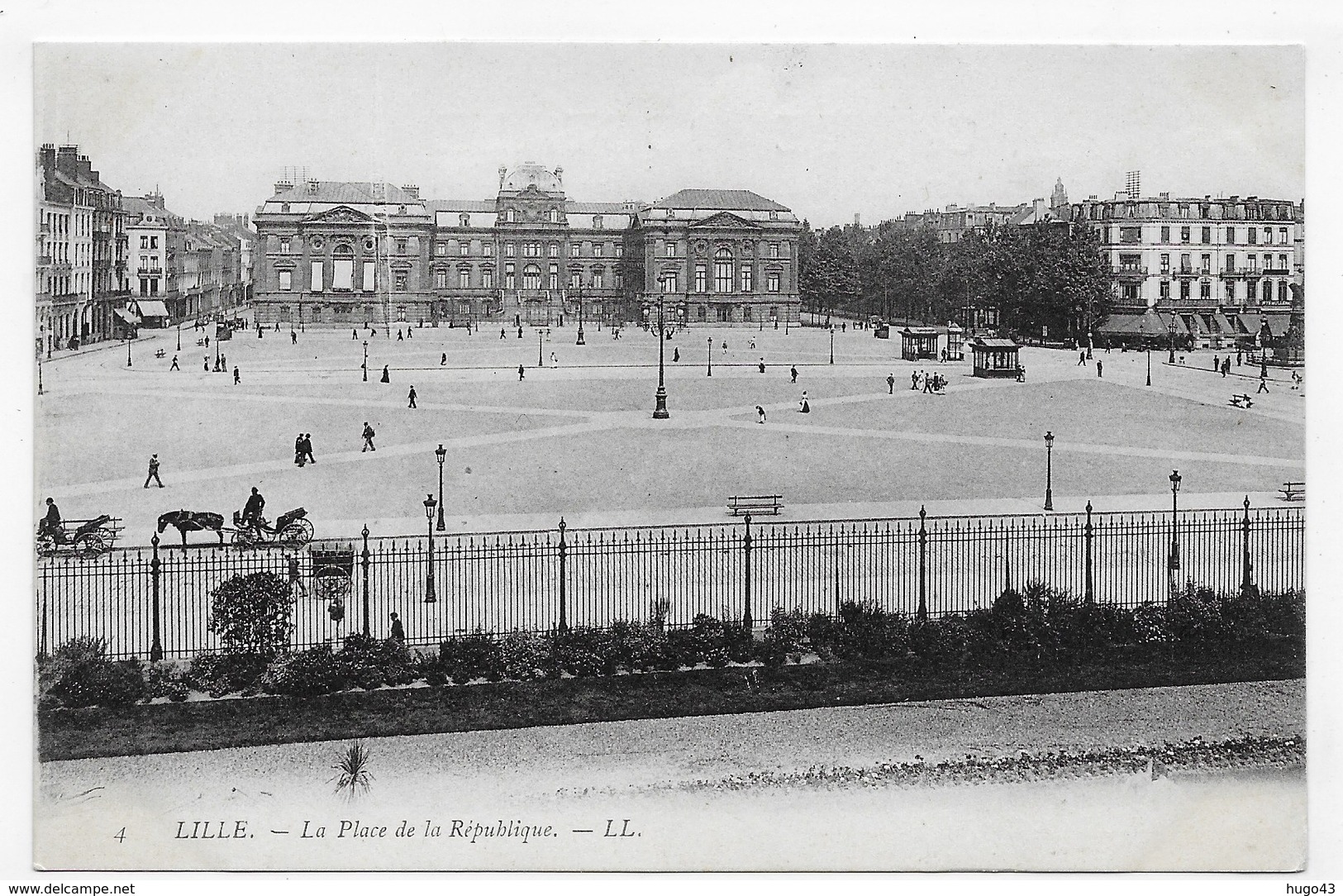 LILLE - N° 4 - LA PLACE DE LA REPUBLIQUE - CPA NON VOYAGEE - Lille