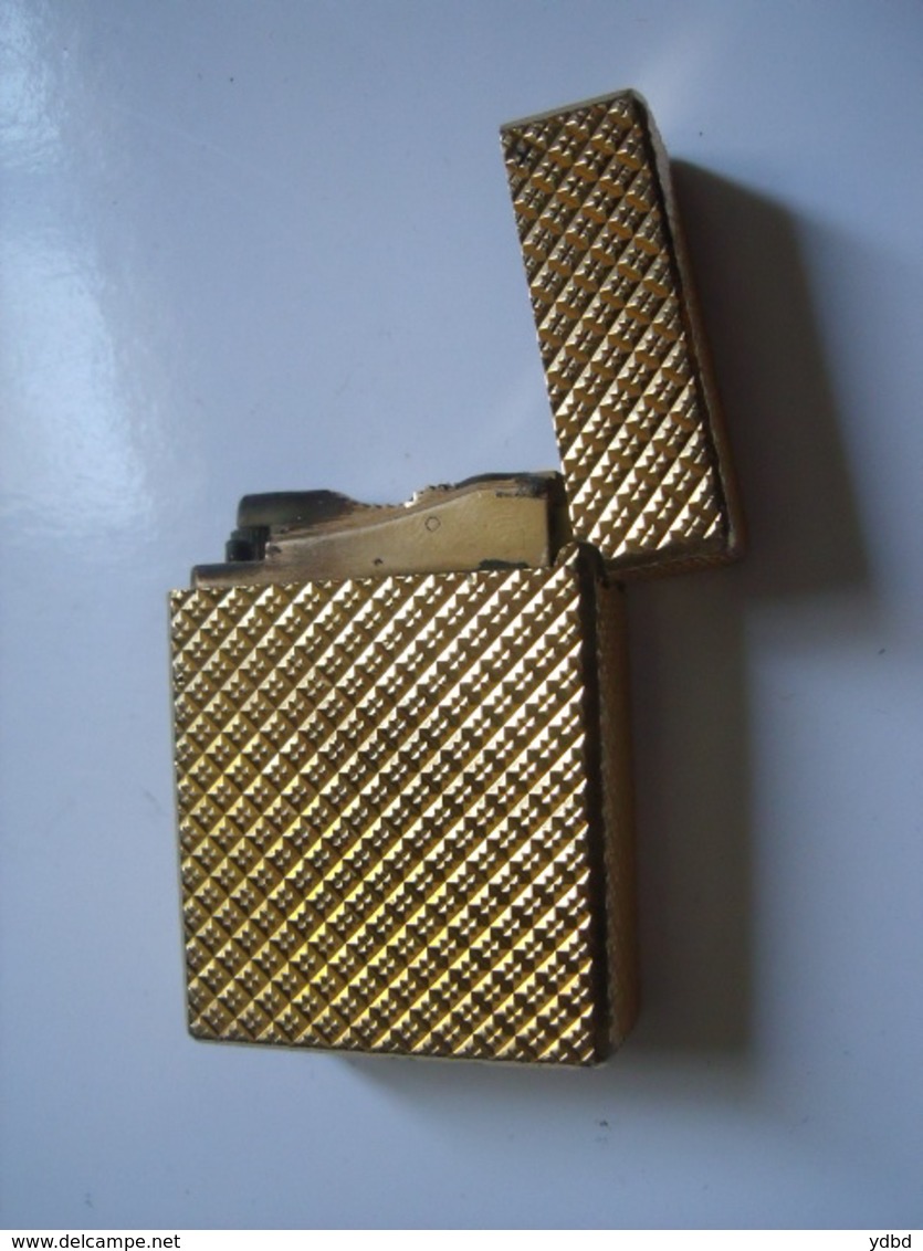 UN BRIQUET DUPONT  PLAQUE OR - Dupont