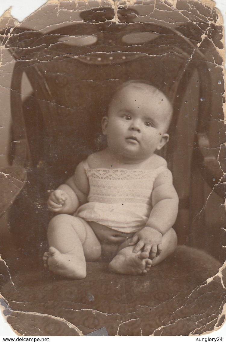 UKRAINE. #1626 A PHOTO. GIRL IN THE CHAIR IN A LACE DRESS. *** - Filmprojectoren